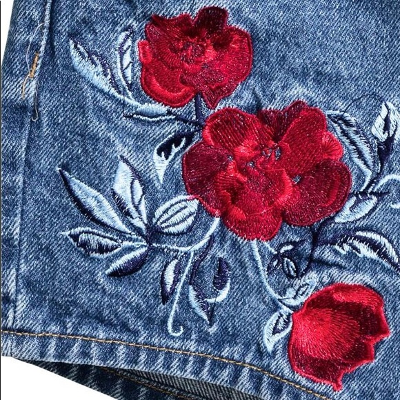H&M Coachella Embroidered High Waist Jean Shorts - Picture 3 of 5
